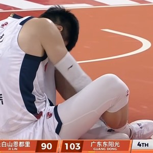 开云智能平台-广东21分大胜吉林！奎因暴走42分，徐杰王者归来，焦泊乔意外伤退